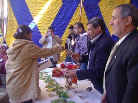 تكريم الطلبه الفائقين